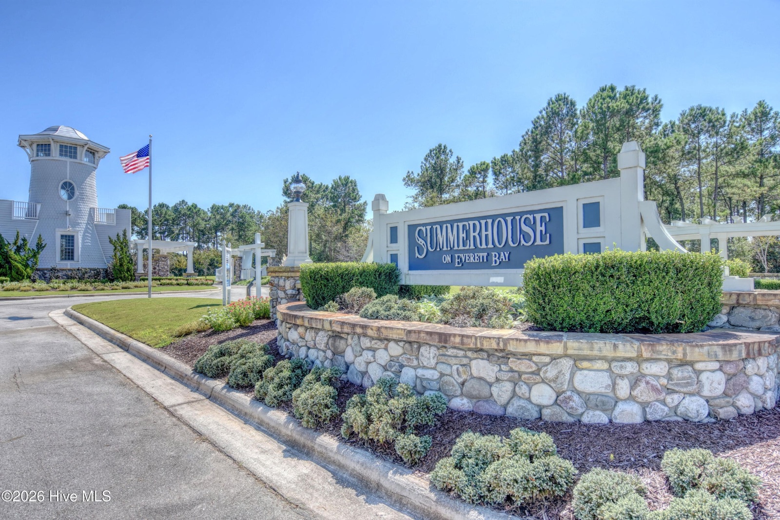 Summerhouse entrance monument